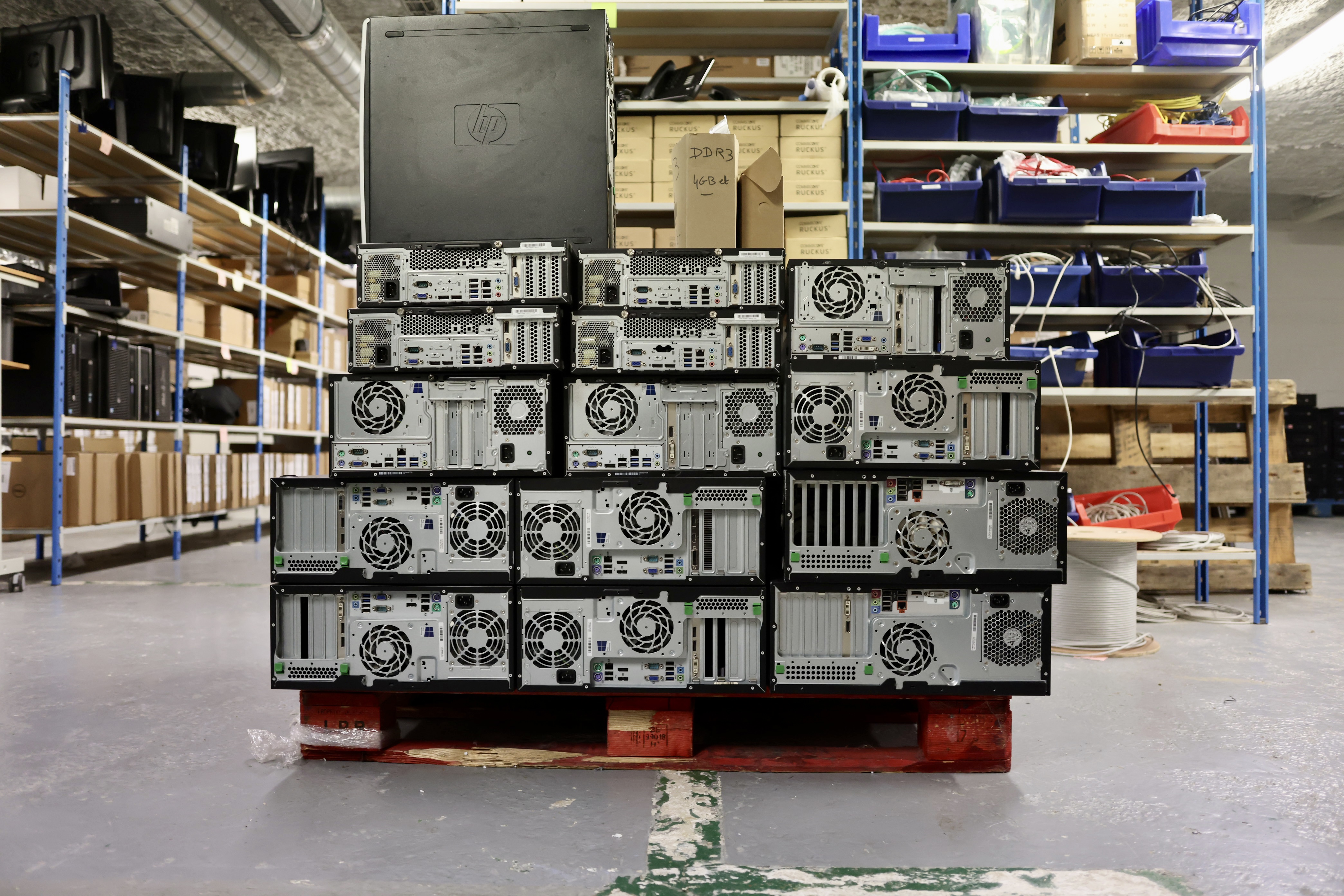 Photo ordinateurs reconditionnés Reboot Ecosystème Métropole Rouen Normandie