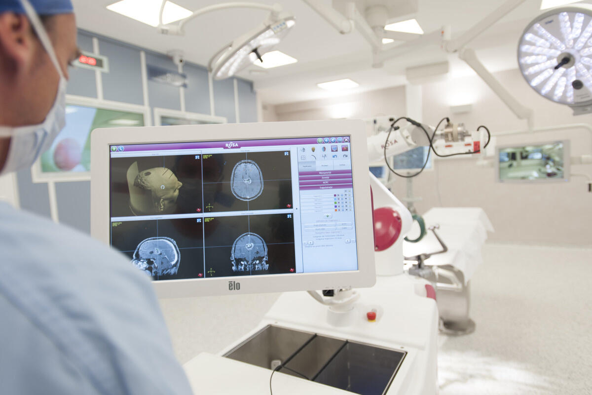 Robot et système d'assistance à la neurochirurgie, au CHU de Rouen